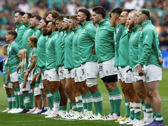Jucătorii de rugby irlandezi se aliniază înainte de meciul din 19 august 2023