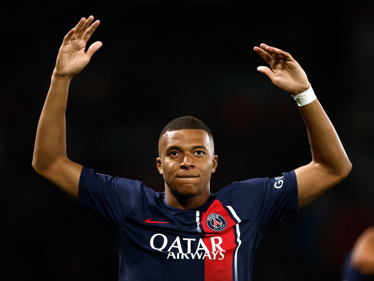 Paris Saint-Germain 'lining up €120m move for Kylian Mbappe replacement'