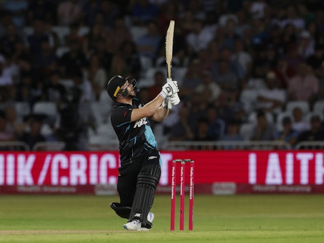 New Zealand cruise to series-levelling win against England