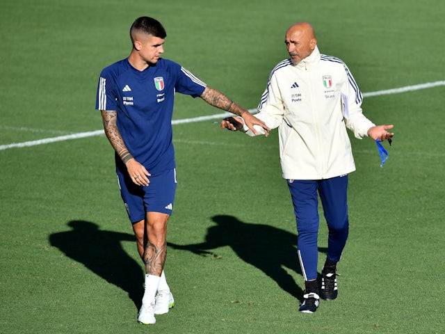 L'allenatore della Nazionale italiana Luciano Spalletti e Gianluca Mancini nella foto durante l'allenamento del 4 settembre 2023