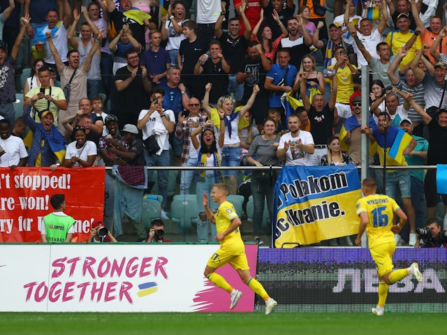 L'ucraino Oleksandr Zinchenko festeggia il suo primo gol il 9 settembre 2023