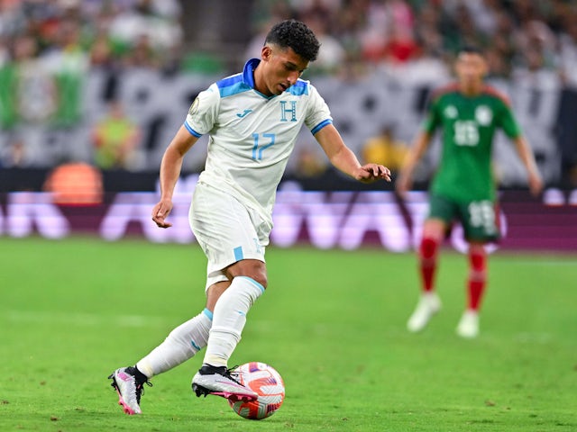 Jorge Benguche in action for Honduras versus Mexico at the 2023 Gold Cup