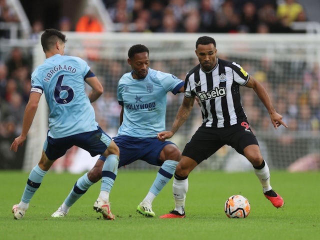 Newcastle United's Callum Wilson in action with Brentford's Christian Norgaard and Rico Henry on September 16, 2023
