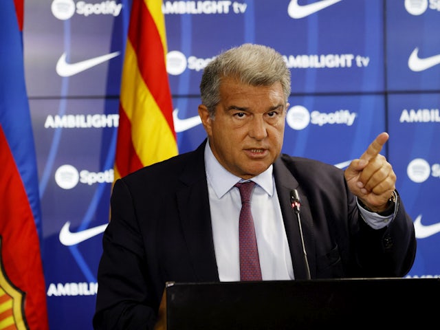 O presidente do FC Barcelona, ​​Joan Laporta, fala durante a reunião do conselho em 13 de setembro de 2023