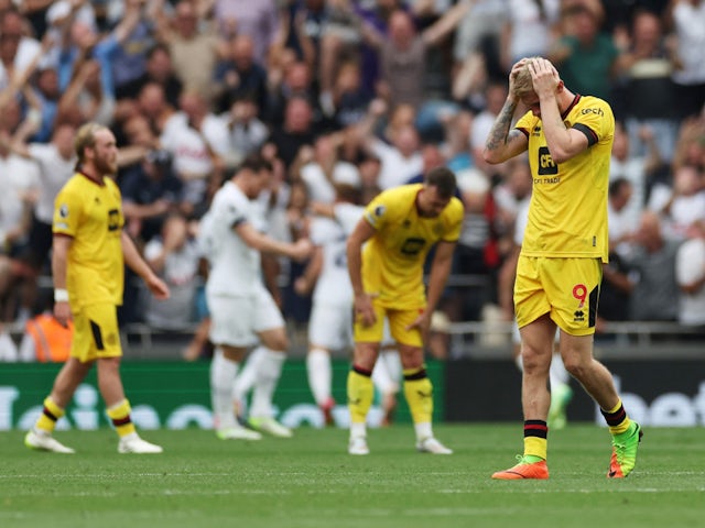 Sheffield United's Oli McBurnie looks dejected after Tottenham Hotspur's Dejan Kulusevski scores their second goal on September 16, 2023