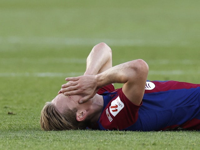 De Jong not risked for El Clasico due to 'ankle discomfort'