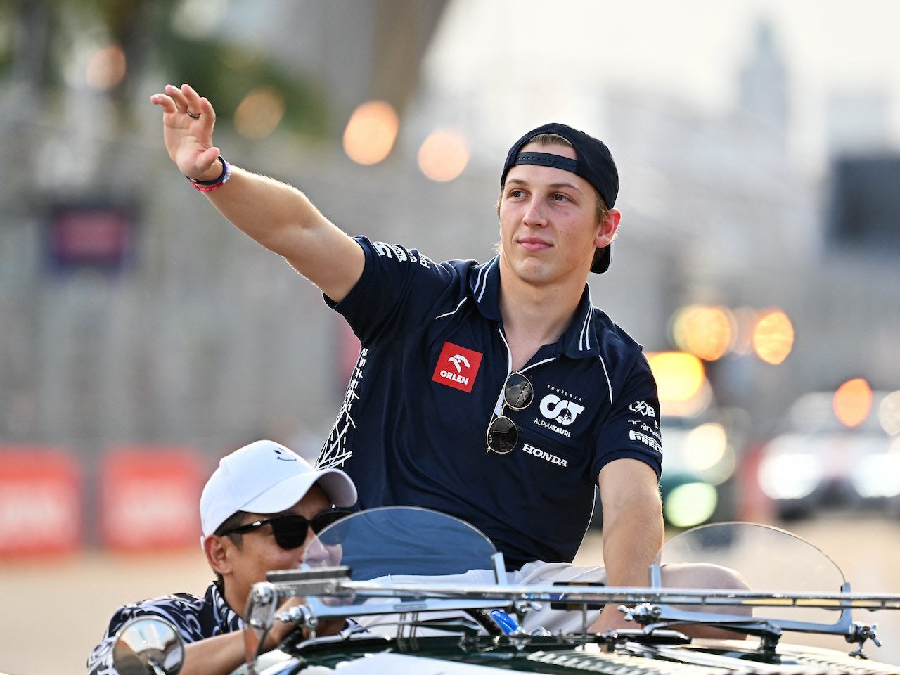 Lawson poised to replace Ricciardo at junior Red Bull team