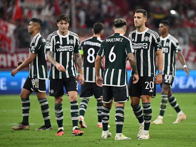 Manchester United's players looks dejected after the match on September 20, 2023