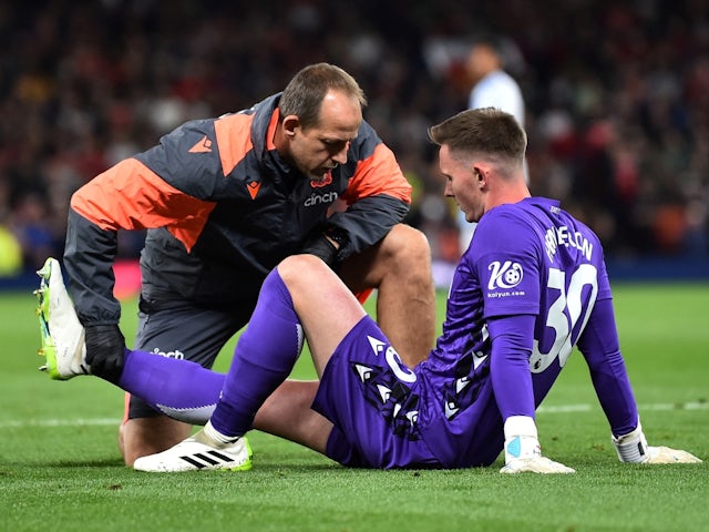 Palace's Dean Henderson forced off with injury against Man United