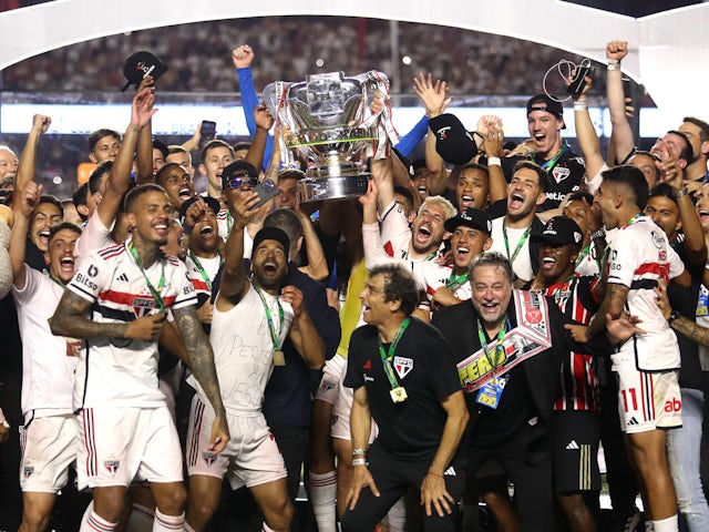 Sao Paulo players celebrate winning the Copa Do Brasil final with the trophy on September 25, 2023