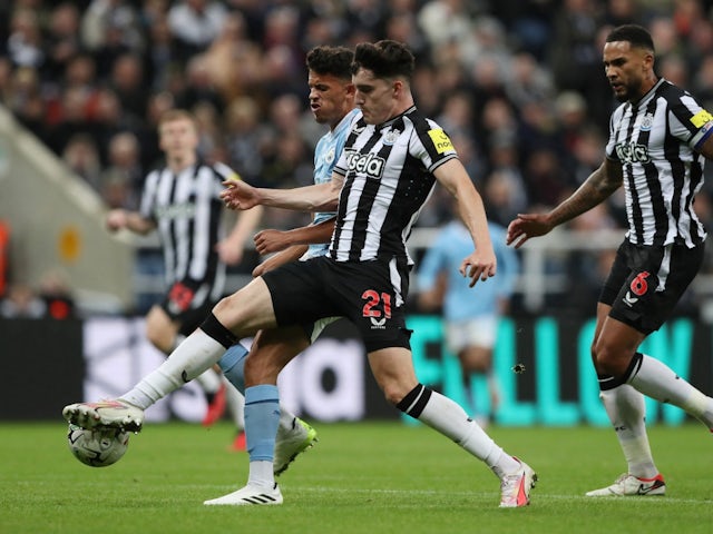 Newcastle United's Valentino Livramento and Jamaal Lascelles in action on September 27, 2023