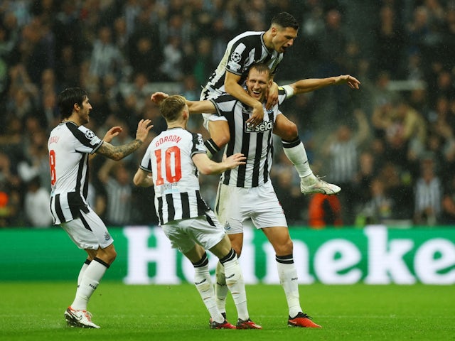 Newcastle United's Dan Burn celebrates scoring their second goal with Fabian Schar, Anthony Gordon and Sandro Tonali  on October 4, 2023