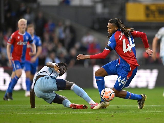 Nottingham Forest's Ibrahim Sangare in action with Crystal Palace's Jairo Riedewald on October 7, 2023