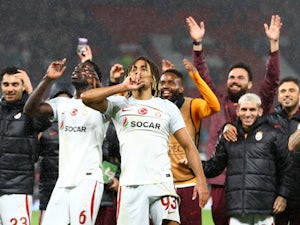Galatasaray stun 10-man Man United in five-goal thriller