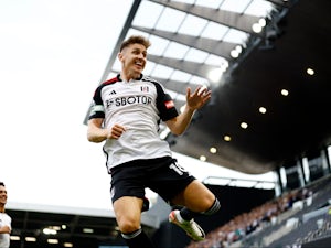 Tom Cairney signs new Fulham contract