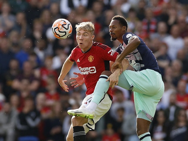 Manchester United's Rasmus Hojlund in action with Brentford's Ethan Pinnock on October 7, 2023