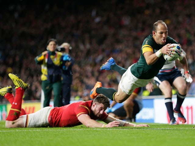 Fourie du Preez of South Africa scores a try during their Rugby World Cup Quarter Final match against Wales on October 17, 2015