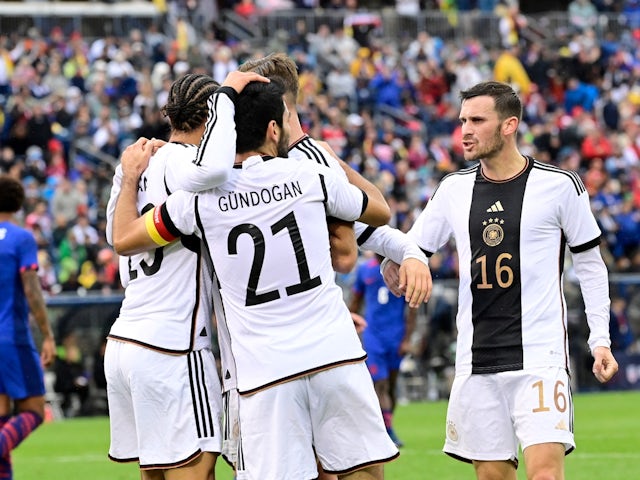 El alemán Ilkay Gundogan celebra con sus compañeros tras marcar el 14 de octubre de 2023