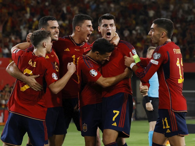 Španěl Alvaro Morata slaví svůj gól proti Skotsku 12. října 2023