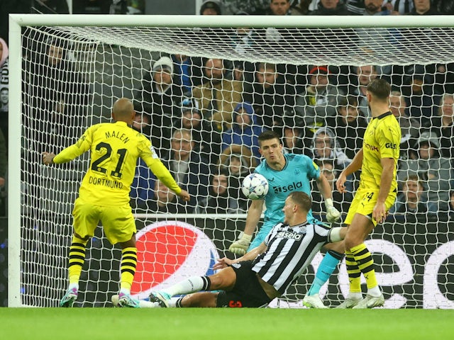 Borussia Dortmund's Donyell Malen has his shot saved by Newcastle United's Nick Pope on October 25, 2023