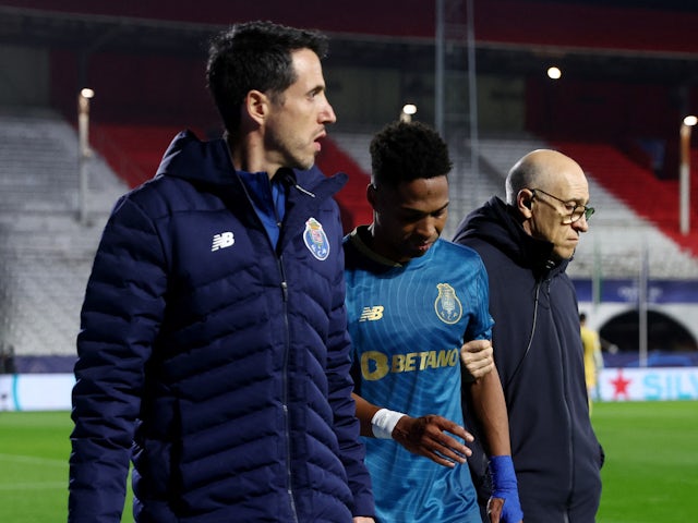 Porto's Wendell is substituted after sustaining an injury on October 25, 2023