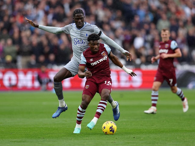 West Ham United's Mohammed Kudus in action with Everton's Amadou Onana on October 29, 2023