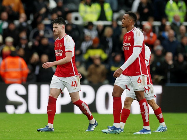 Arsenal players look dejected after losing to Newcastle United on November 4, 2023