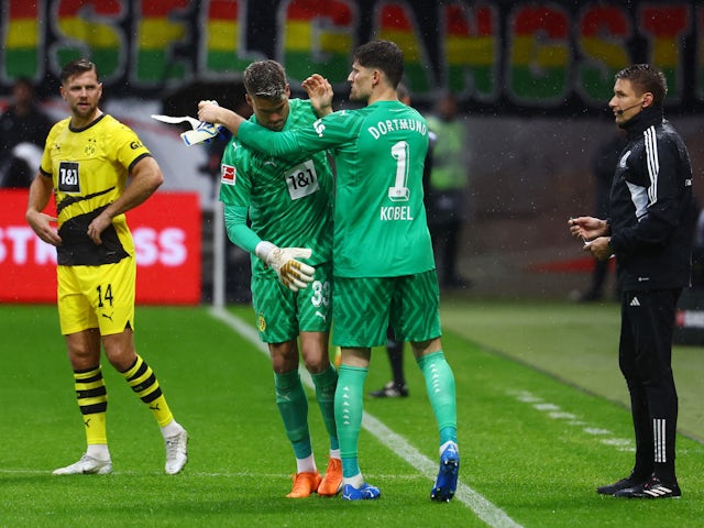 Alexander Meyer von Borussia Dortmund wird am 29. Oktober 2023 Gregor Kobel ersetzen.