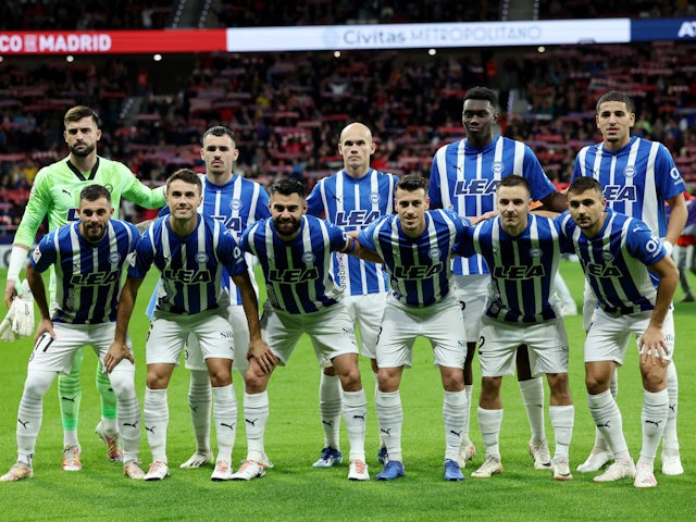 Deportivo Alaves players pose for a team group photo before the match on October 29, 2023