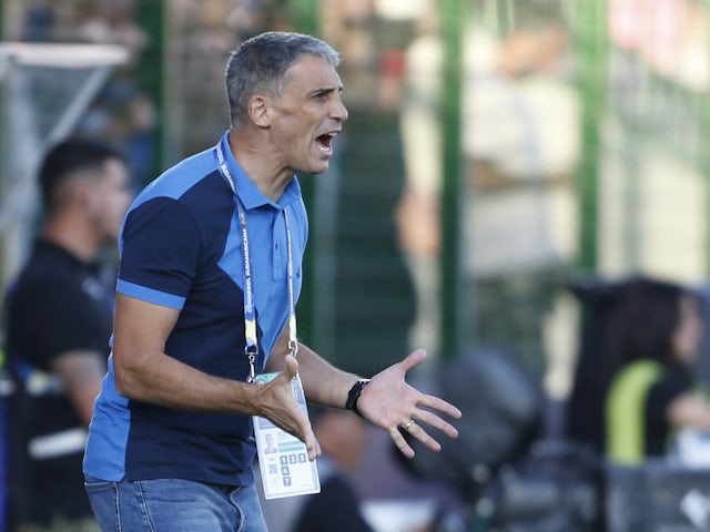 Fortaleza coach Juan Pablo Vojvoda reacts on October 29, 2023