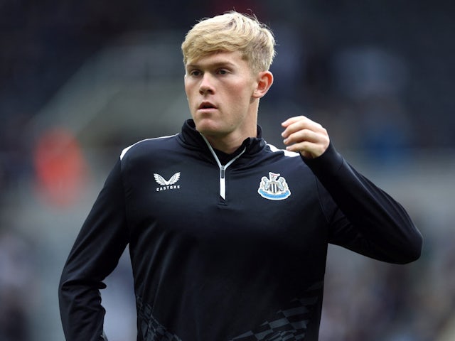 Eddie Howe expects Lewis Hall to remain at Newcastle 
