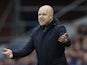 Hearts manager Steven Naismith reacts on October 29, 2023
