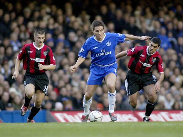 Chelsea's Frank Lampard in action with Manchester City's Joey Barton and Claudio Reyna on October 25, 2003