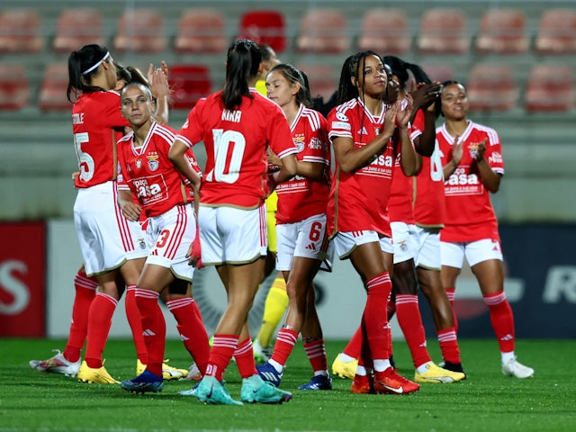 Benfica Women players before the match on November 22, 2023