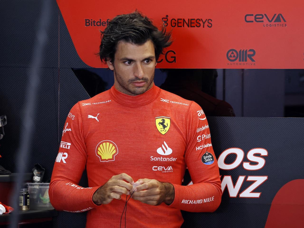 Sainz's Ferrari contract talks 'complicated'