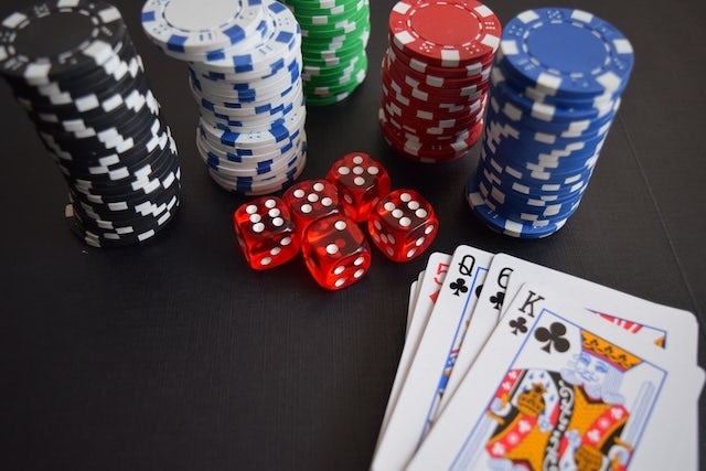 The pros and cons of mobile gambling apps