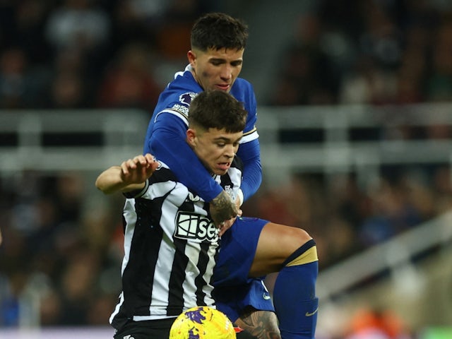 Newcastle United's Lewis Miley in action with Chelsea's Enzo Fernandez on November 25, 2023