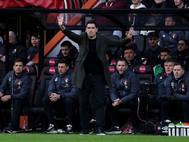 Bournemouth manager Andoni Iraola reacts on December 3, 2023