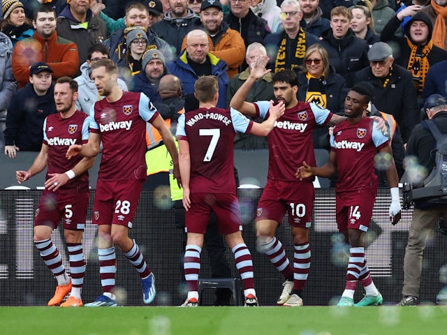 West Ham move into seventh with three-goal victory over Wolves