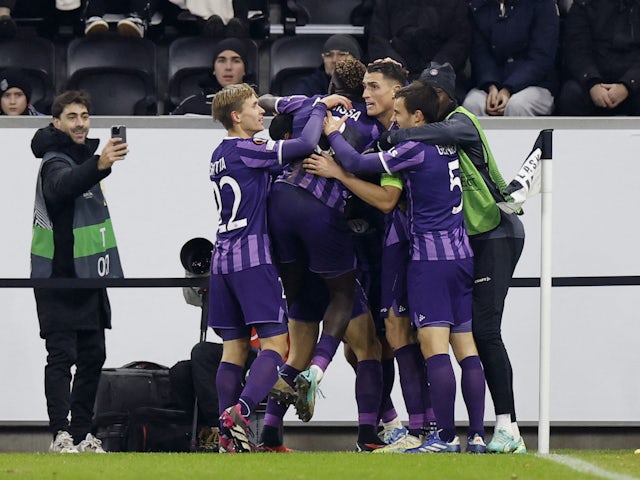 Toulouse ăn mừng bàn thắng của Gabriel Suazo trong trận đấu tại Europa League với LASK 