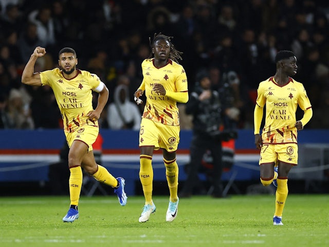 Matthieu Udol của Metz ăn mừng ghi bàn thắng đầu tiên cùng đồng đội vào ngày 20/12/2023