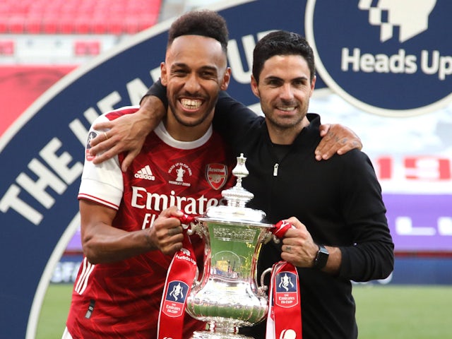 Arsenal's Mikel Arteta and Pierre-Emerick Aubameyang celebrate winning the FA Cup on August 1, 2020