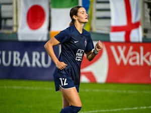 Arsenal Women sign USA international defender Emily Fox