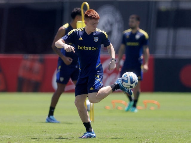 Boca Juniors' Valentin Barco during training on November 3, 2023
