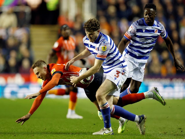 Luton Town's Cauley Woodrow in action with Reading's Tom Holmes on April 19, 2023