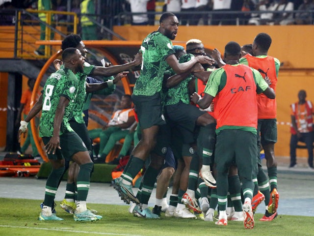 Ademola Lookman của Nigeria ăn mừng khi ghi bàn thắng thứ hai cùng đồng đội vào ngày 27/01/2024