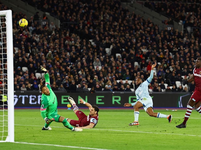 Bournemouth's Antoine Semenyo shoots at goal on February 1, 2024