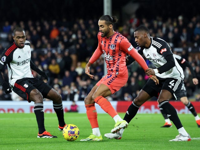 Newcastle 'leading Spurs in race to sign Fulham defender'