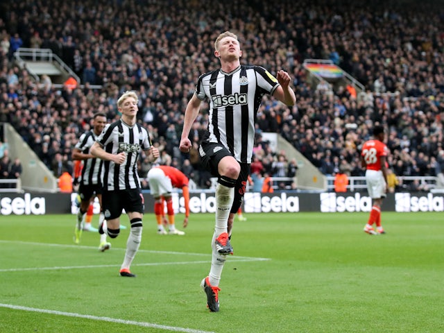 Newcastle United's Sean Longstaff celebrates scoring against Luton Town on February 3, 2024