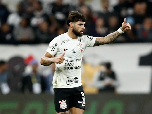 Tiền đạo của Corinthians, Yu Alberto, thi đấu vào tháng 11 năm 2023.